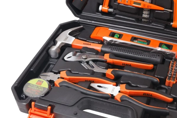 Набор инструментов 180пр. 1/4''(шарнирно-губцевый ,ножовка,уровень,биты ,головки,отвертки,рулетка,молоток,нож,изолента,расходник)в кейсе