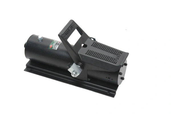 Насос пневмогидравлический ножной (объем масла - 0.625л, давление - 700 bar )