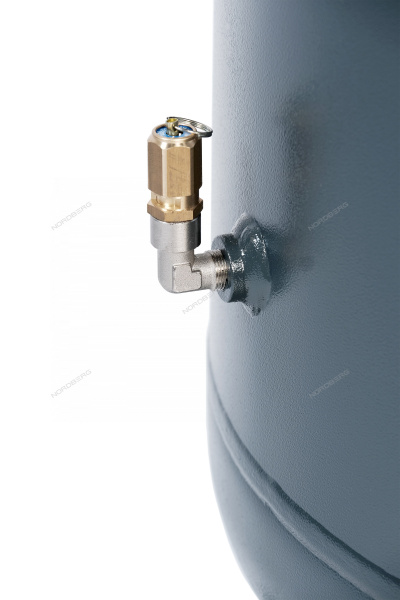 Компрессор вертикальный поршневой с ременной передачей NORDBERG NCPV300/1400 (380В, ресив. 270л, 1400л/мин)