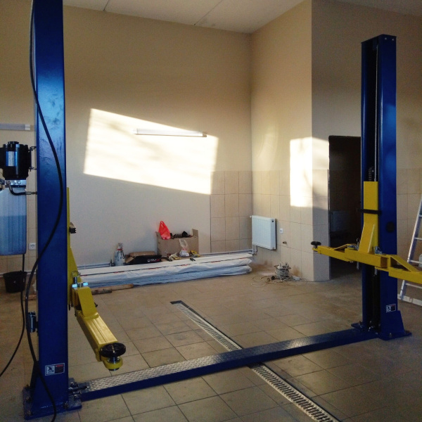 Двухстоечный автомобильный подъемник AE&T Т4 (4т) 220/380В