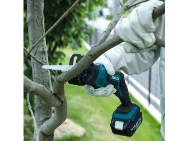 Аккум. сабельная пила MAKITA LXT DJR 183 RFE в кейсе