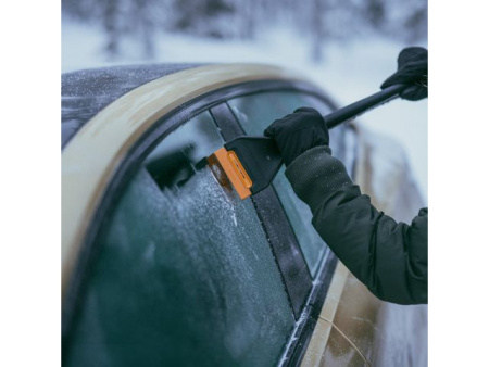 Щетка для снега 47см со скребком Solid FISKARS