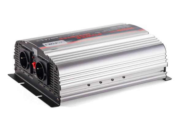 Автомобильный инвертор Geofox MD 2000W/12v- 2р
