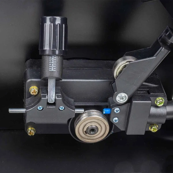 Сварочный аппарат (4.5кВт, 230В, диаметр электрода - 1.6-4мм, диаметр проволоки - 0.6-1мм, сварочный ток - 40-210А)