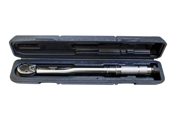 Ключ динамометрический щелчкового типа ''Profi''19-110Нм 3/8'',в пластиковом футляре (Taiwan)