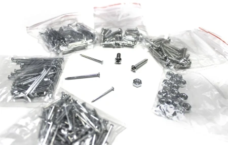 Набор инструментов 600 пр.1/4'' 3/8''(5-19мм, ключи:10-17мм,шарнирно-губцевый инстр.,отвертки,биты,молоток, ключи 6-е Г-обр.-е,расходник)