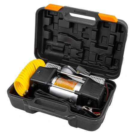 Компрессор автомобильный поршневой двухцилиндровый с аналоговым манометром и встроенным фонарем (12В, 20А, 65л/мин, 7бар) в пласт.кейсе