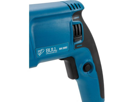 Перфоратор BULL BH 2602 в чем. Xcase 800 Вт, 3.0 Дж, 4 реж. + 2 зубила, 3 сверла, БЗП в комплекте