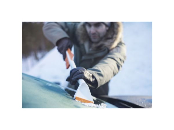 Щетка для снега со скребком SnowXpert FISKARS