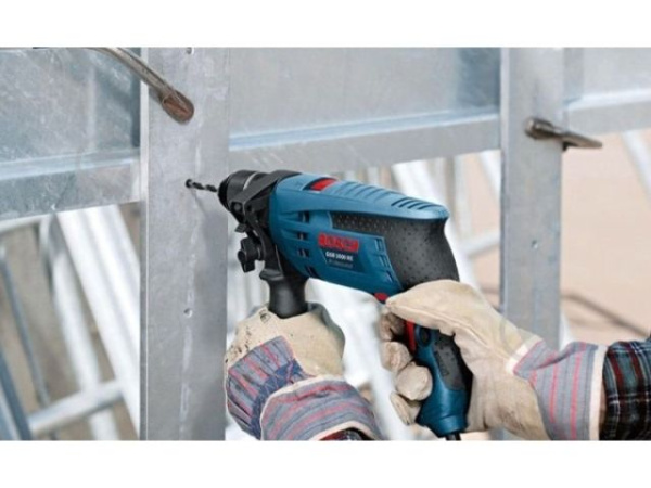 Дрель ударная BOSCH GSB 16 RE Professional в чем.