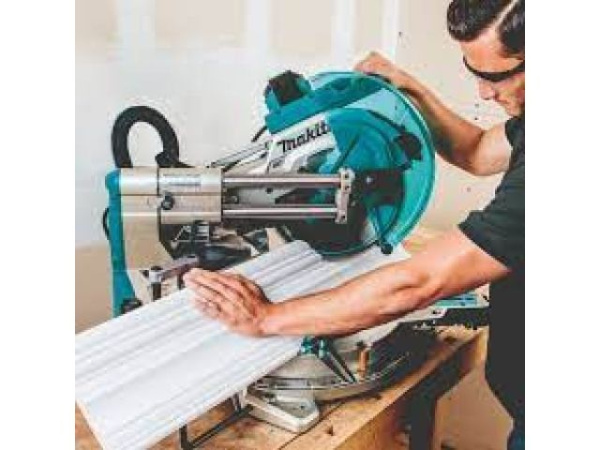 Торцовочная пила MAKITA LS 1219 в кор. Торцовочная пила MAKITA LS 1219 в кор.