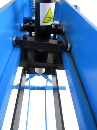 Настольный гидравлический пресс AE&T T61215 (15т)