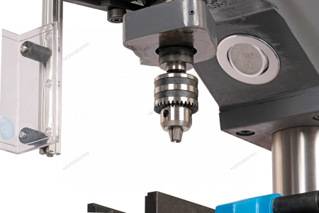Станок сверлильный редукторный NORDBERG ND25121 (0,85 кВт, 25 мм, макс. расст. до стола 350 мм, 12 скоростей, тиски)