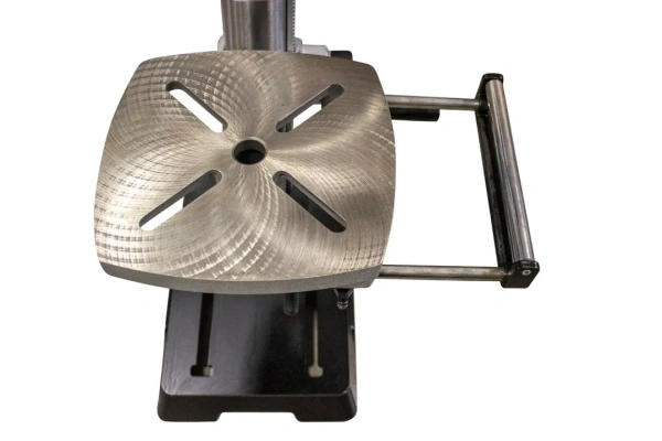 Станок сверлильный настольный(220В,50Гц,550Вт,450-2580об/мин,Øсверла 3-16мм,ход 80мм,стол 0-45°,240х240мм,Øстойки 65мм,общ.высота 950мм)