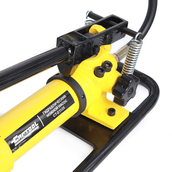 Насос гидравлический ножной Car-Tool CT-E1135 (0,6 л, 700 бар)