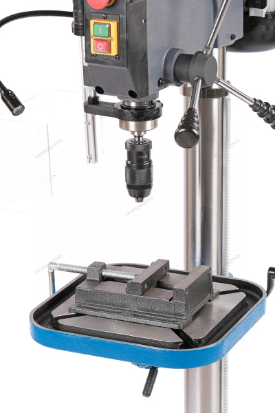 Станок сверлильный NORDBERG ND25111V (1100 Вт, 25 мм, вариатор скорости,тиски)