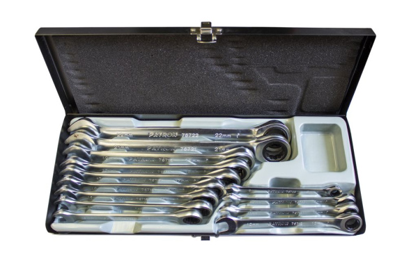 Набор ключей комбинированных трещоточных 13пр (8,10,11,12,13,14,15,16,17,18,19,21,22мм), в металлическом кейсе