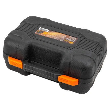 Компрессор автомобильный поршневой двухцилиндровый с аналоговым манометром и встроенным фонарем (12В, 20А, 65л/мин, 7бар) в пласт.кейсе