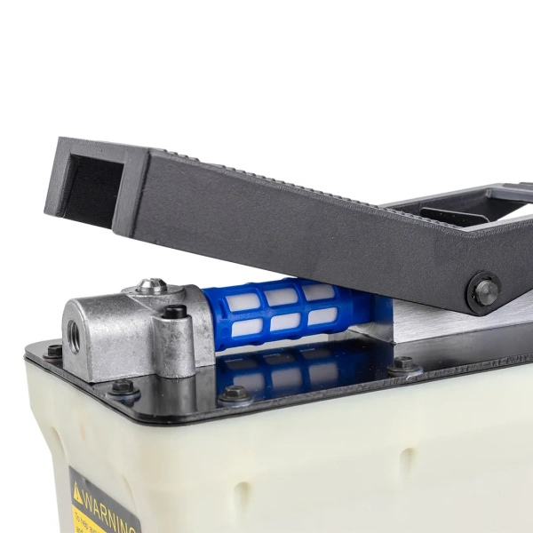 Насос пневмогидравлический ножной (раб. давл. 6-10атм,давл. гидравл. 690атм,1.7л, корпус пластик)