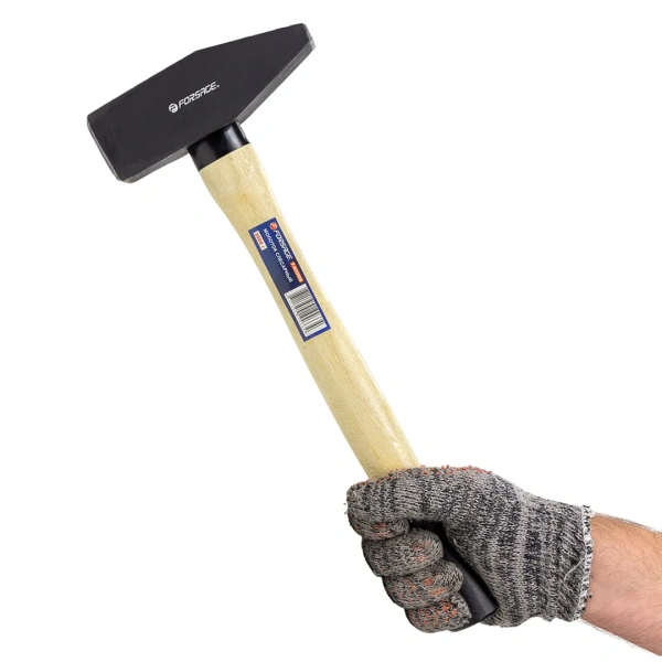 Молоток слесарный с деревянной ручкой и пластиковой защитой у основания (2000г)