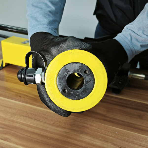 Гидравлический цилиндр Car-Tool CT-3439 (20 т, с полым штоком)