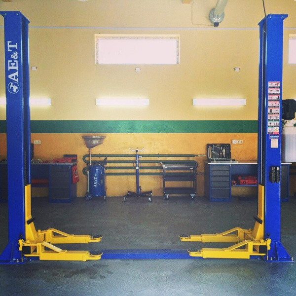 Двухстоечный автомобильный подъемник AE&T Т4 (4т) 220/380В