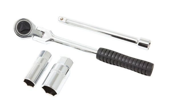 Набор инструментов для свечей зажигания 4 пр.(3/8'', 16мм, 21мм, удлинитель-150мм, трещотка шарнирная-225мм), в блистере