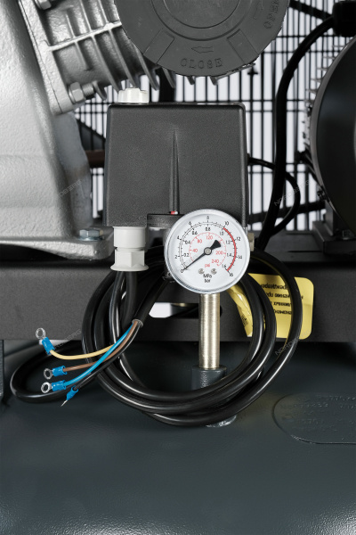 Компрессор вертикальный поршневой с ременной передачей NORDBERG NCPV300/950 (380В, ресив. 270л, 950л/мин)