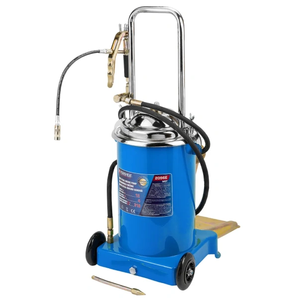 Нагнетатель смазки с ножным приводом (объем бака 12л, раб.давление 310бар, длина шланга 4м)