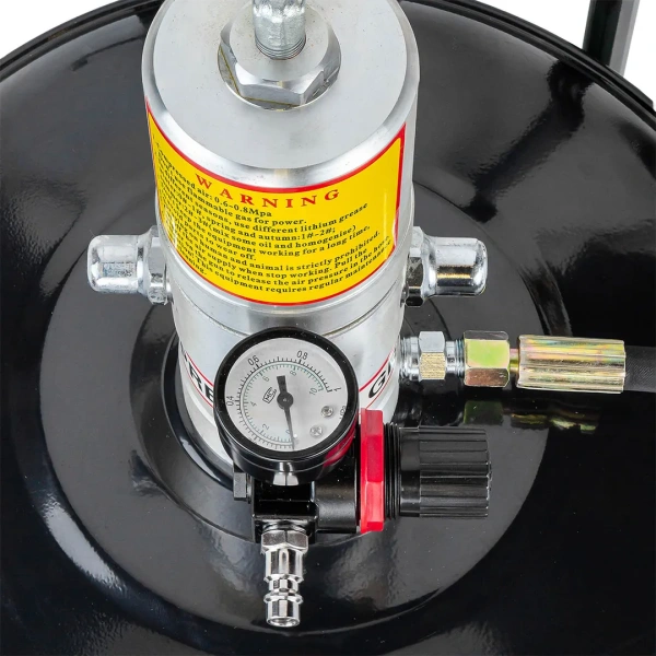 Нагнетатель смазки пневматический перекатной с емкостью 35л (рабоч.давление 410bar,шланг 4м)