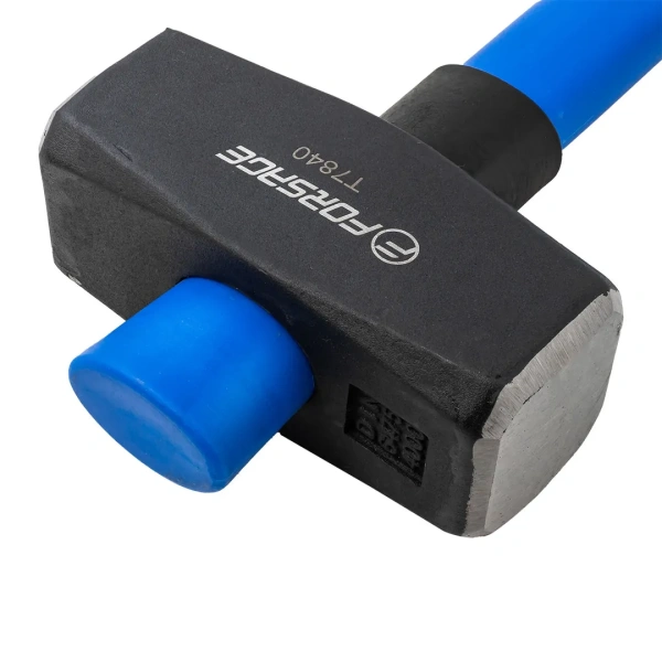 Кувалда с фиберглассовой ручкой и резиновой противоскользящей накладкой (4000г,L ручки-800мм)