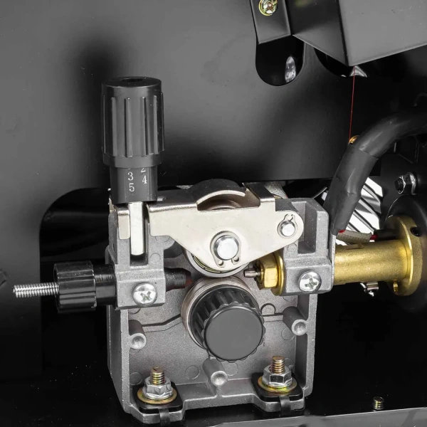 Сварочный аппарат (5.7кВт, 230В, диаметр электрода - 1.6-4мм, диаметр проволоки - 0.6-1мм, сварочный ток - 40-224А)