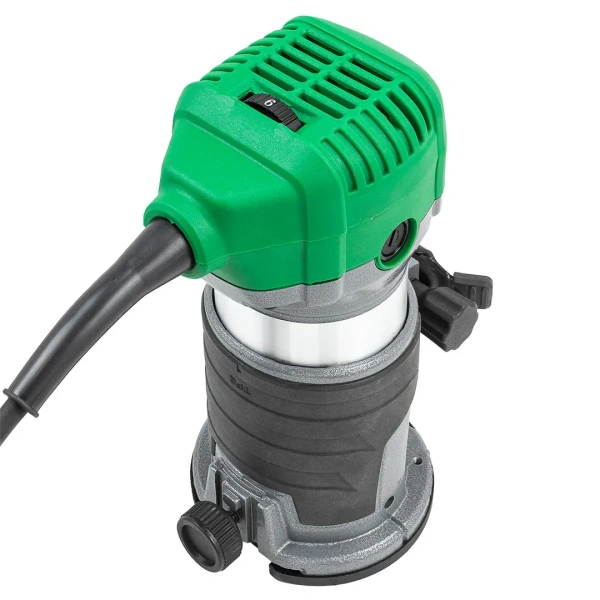 Фрезер ручной (710Вт, 13000-33000 об/мин, ход фрезы 36мм, диаметр цангового патрона 6,8мм)