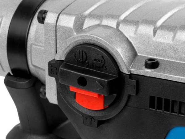 Перфоратор BULL BH 4002 в чем. 1250 Вт, 2-9 Дж, 40 мм, 3 реж. + 1 зуб., 1 сверло, SDS-max, рег. об.