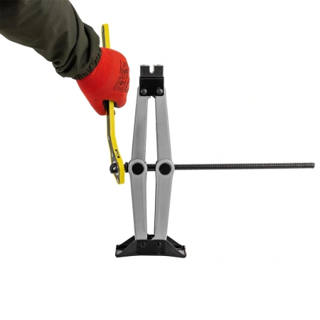 Домкрат механический ''ромб' 2т (hmin115мм, hmax 400мм, L-420мм) в водоотталкивающем чехле в комплекте с ключом трещоточным