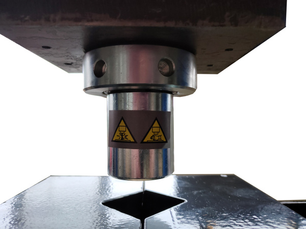 Пресс гидравлический с ножным приводом AE&T T61212TF (12т)