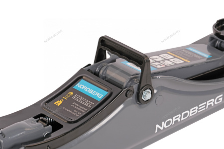 Домкрат подкатной для автолюбителя в кейсе 2 т NORDBERG N32022GEC