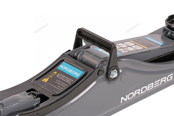 Домкрат подкатной для автолюбителя в кейсе 2 т NORDBERG N32022GEC