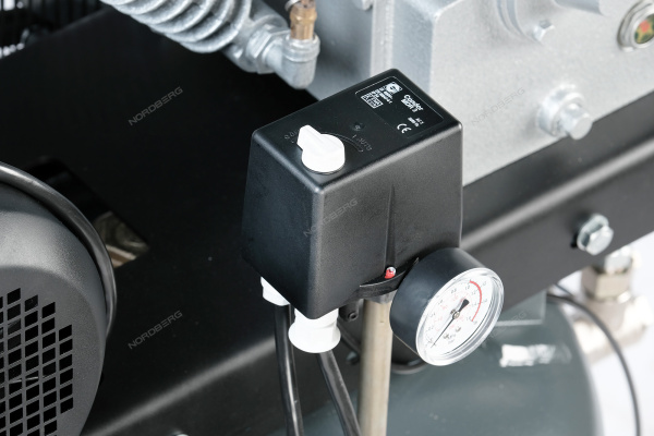 Компрессор вертикальный поршневой с ременной передачей NORDBERG NCPV300/1400 (380В, ресив. 270л, 1400л/мин)