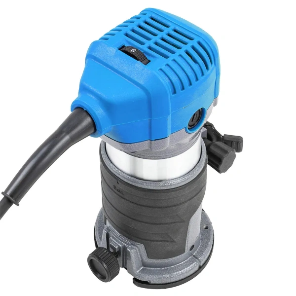 Фрезер ручной (710Вт, 13000-33000 об/мин, ход фрезы 36мм, диаметр цангового патрона 6,8мм)