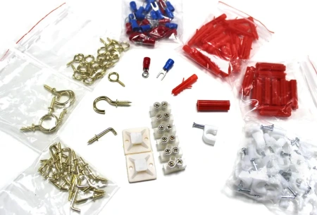 Набор инструментов 600 пр.1/4'' 3/8''(5-19мм, ключи:10-17мм,шарнирно-губцевый инстр.,отвертки,биты,молоток, ключи 6-е Г-обр.-е,расходник)