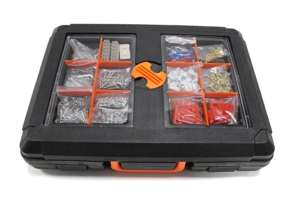 Набор инструментов 600 пр.1/4'' 3/8''(5-19мм, ключи:10-17мм,шарнирно-губцевый инстр.,отвертки,биты,молоток, ключи 6-е Г-обр.-е,расходник)