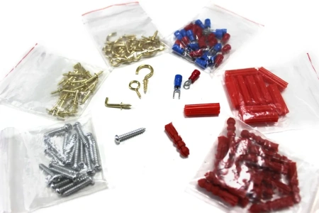Набор инструментов 555 пр.1/4'' 3/8''(5-19мм, ключи:10-17мм,шарнирно-губцевый инстр.,отвертки,биты,молоток, ключи 6-е Г-обр.-е,расходник)