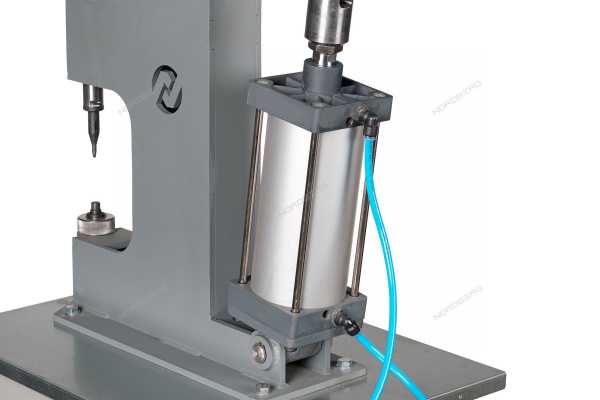 Пневматический станок NR8P для заклепки тормозных колодок с тумбой NORDBERG NR8P+MML0