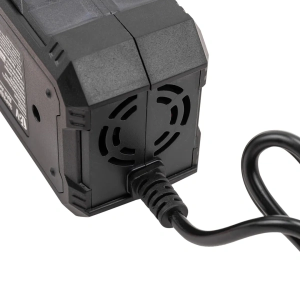 Устройство зарядное импульсное для АКБ с жидкокристаллическим дисплеем (12В,автостоп,функция восст.-я,защита от превыш.напряж. и короткого замыкания)