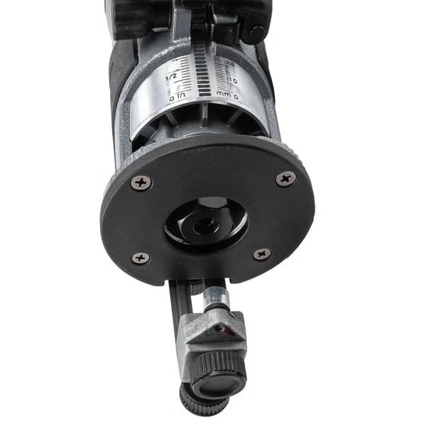 Фрезер ручной (710Вт, 13000-33000 об/мин, ход фрезы 36мм, диаметр цангового патрона 6,8мм)