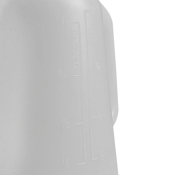 Емкость мерная пластиковая для заливки масла 1л c крышкой Емкость мерная пластиковая для заливки масла 1л c крышкой