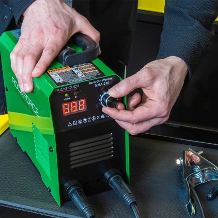 Сварочный аппарат (3.7кВт, 230В, диаметр электрода - 1.6-3.2мм, сварочный ток - 20-210А)