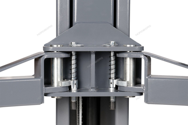 Подъемник двухстоечный с верхней синхронизацией NORDBERG N4124HM-4,5G (4,5 т, 380 V)