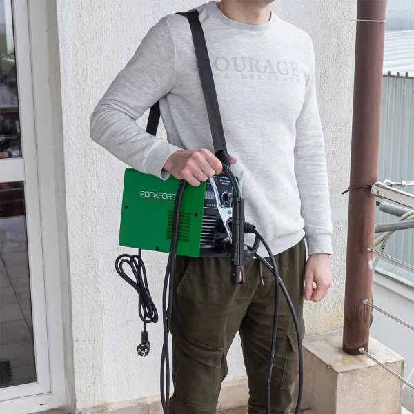 Сварочный аппарат (4.5кВт, 230В, диаметр электрода - 1.6-4мм, сварочный ток - 20-220А)